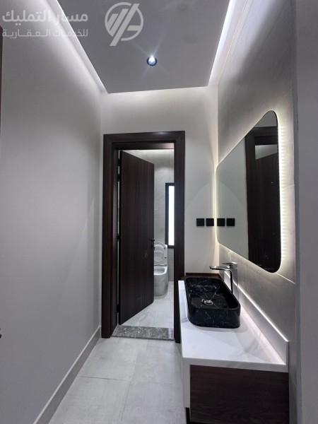 Photo by Daniel J. Schwarz